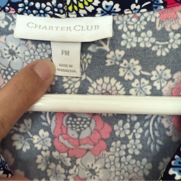 Charter Club Navy Blue Multicolor Floral 3/4 Sleeve V-Neck Blouse size Petite M - Picture 4 of 6